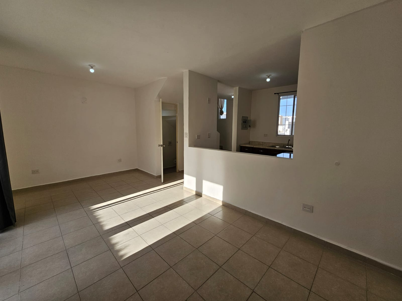 Casa en Venta-Tailandia, Santa María, Sector Zafiro Montana, García, N.L. - Foto 1